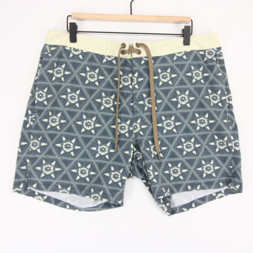 Faherty Biarritz Board Shorts Mens 34 Blue Geometric Hybrid Swim Quick Dry